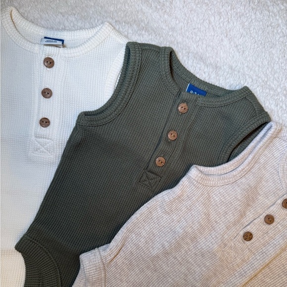 Old Navy - Three - Waffle Button Tank Tops for Babies - Size 0-3 months - Picture 3 of 6